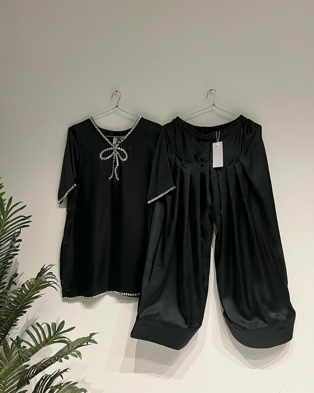 Bow Black