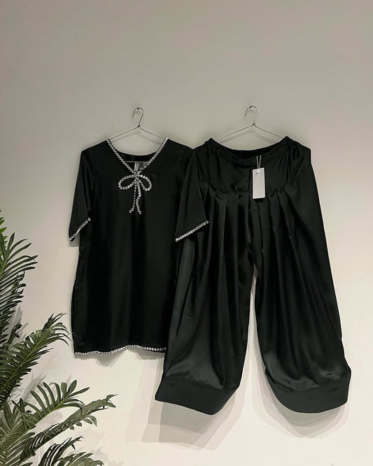 Bow Black