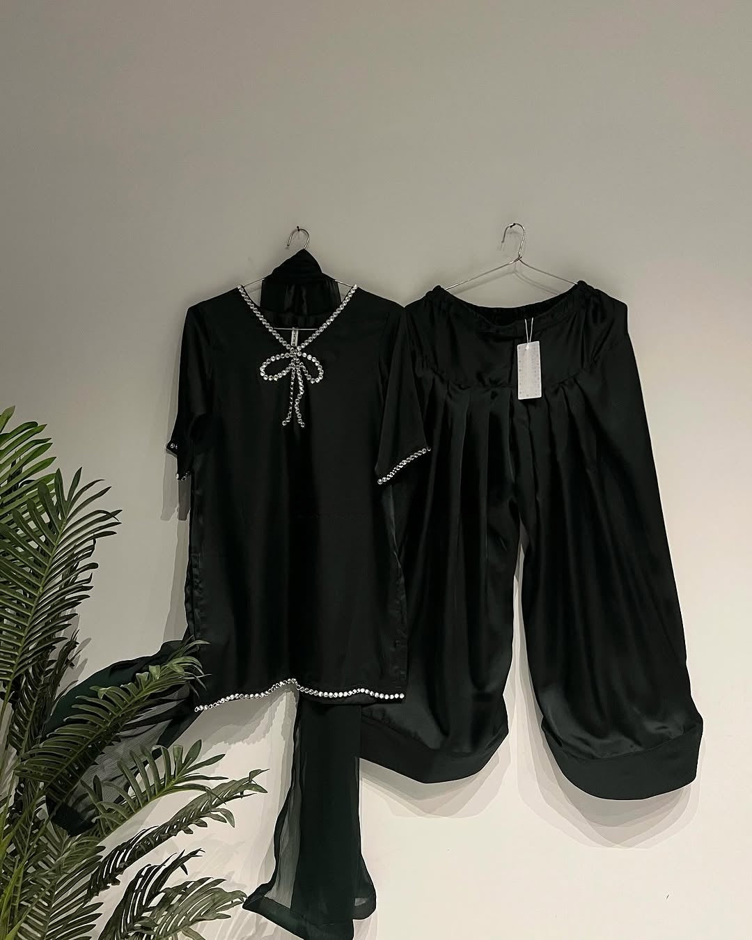 Bow Black